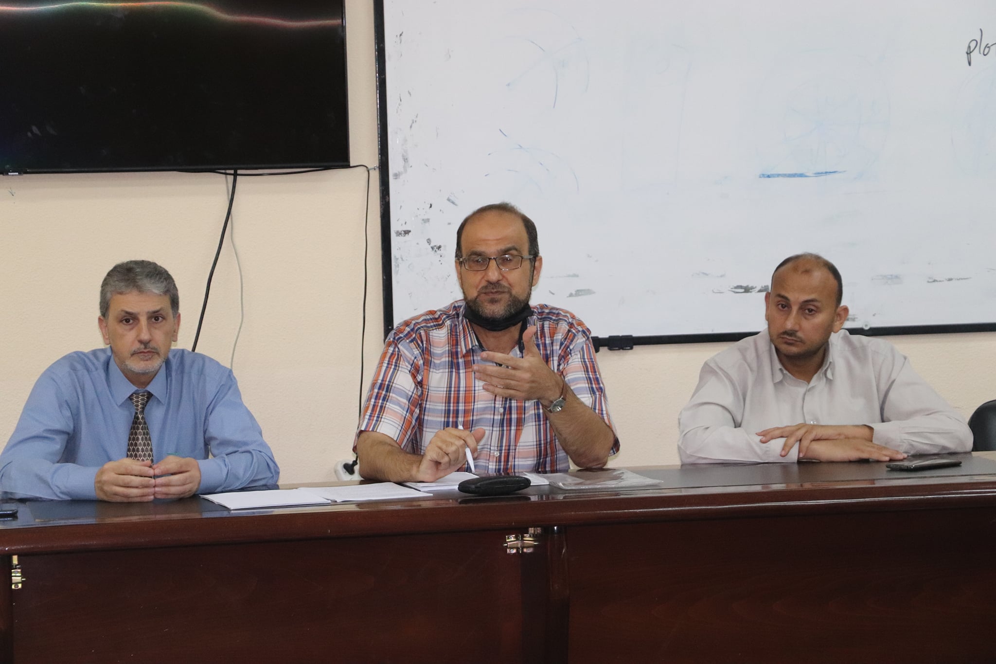 لقاء تواصلي مع طلبة الدكتوراة بقسم هندسة الحاسوب